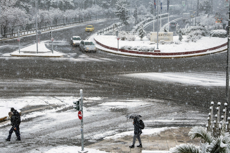 הסופה ''ברברה'' באתונה (צילום: REUTERS/Louiza Vradi)