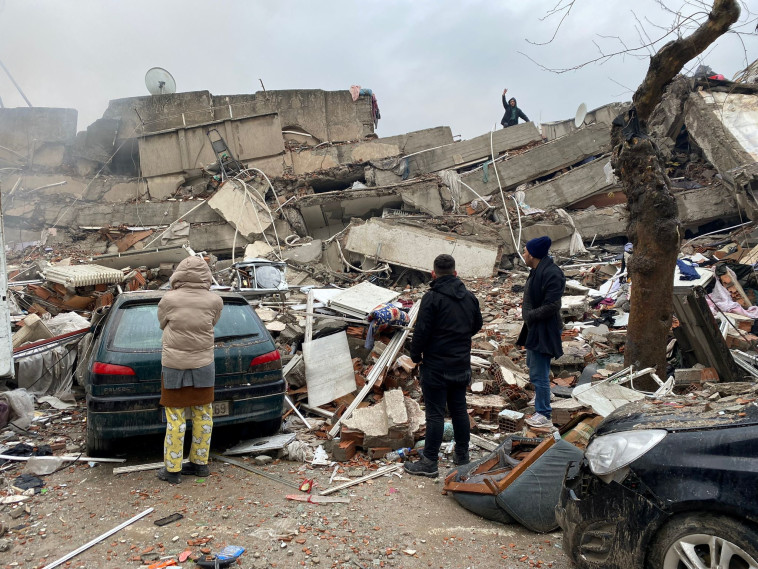ההרס הרב שנגרם ברעידת אדמה בטורקיה (צילום: REUTERS/Cagla Gurdogan)