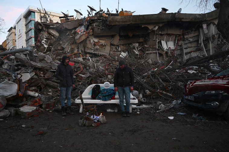 הרס רב בטורקיה לאחר רעידת האדמה שפקדה את המדינה (צילום: OZAN KOSE/AFP via Getty Images)