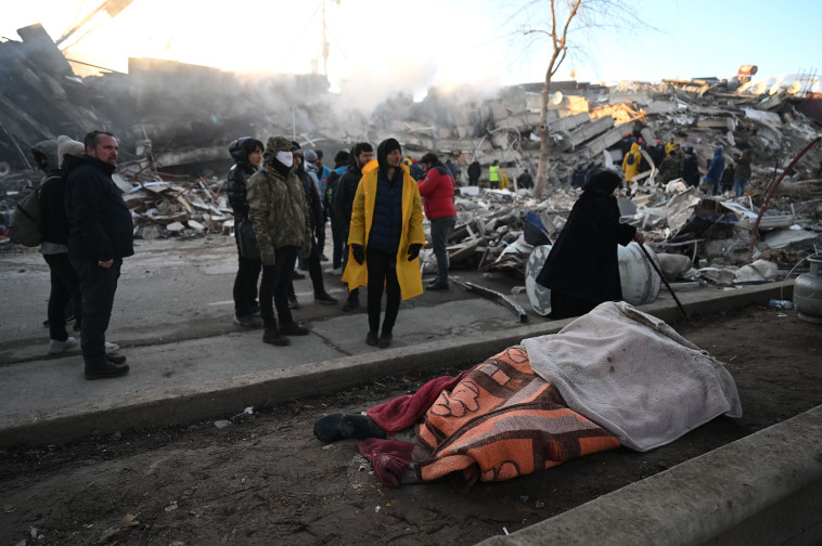 רעידת האדמה בטורקיה (צילום: OZAN KOSE/AFP via Getty Images)