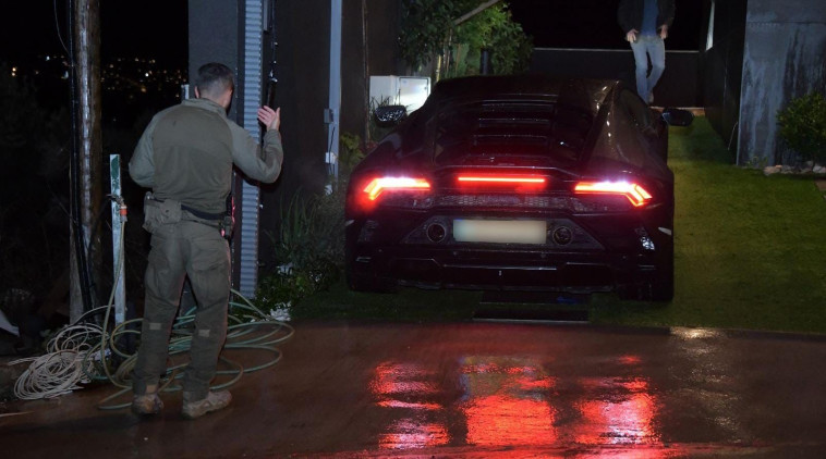 אחד הרכבים שנתפסו בפשיטה על הארגון