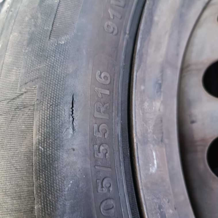 חיתוך הצמיגים ברכבה של מטו