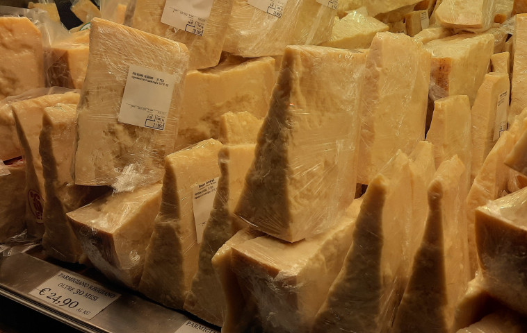 גבינת פרמז'ן בבולוניה (צילום: עמרי גלפרין)