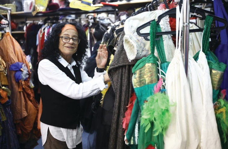 אובי בוסי, מנהלת מחסן התלבושות (צילום: אלוני מור)