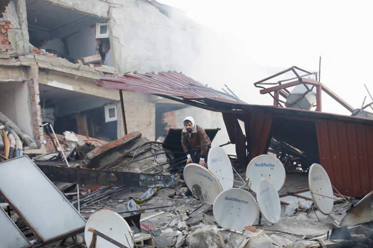ההרס לאחר רעידת האדמה בטורקיה (צילום: REUTERS/Umit Bektas)