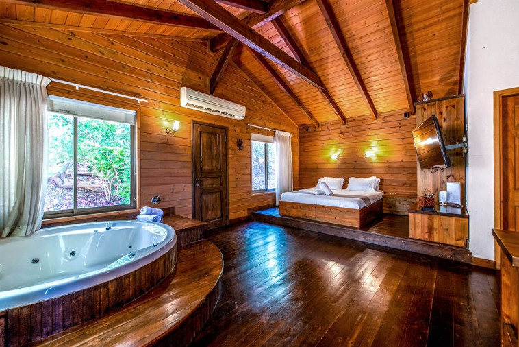 ''לגעת בנוף''