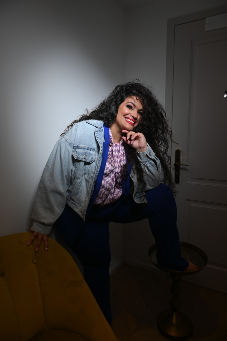 מכנסיים וג'קט קרייזי ליין, חולצה ELOQUIE, ג'קט אמריקן איגל