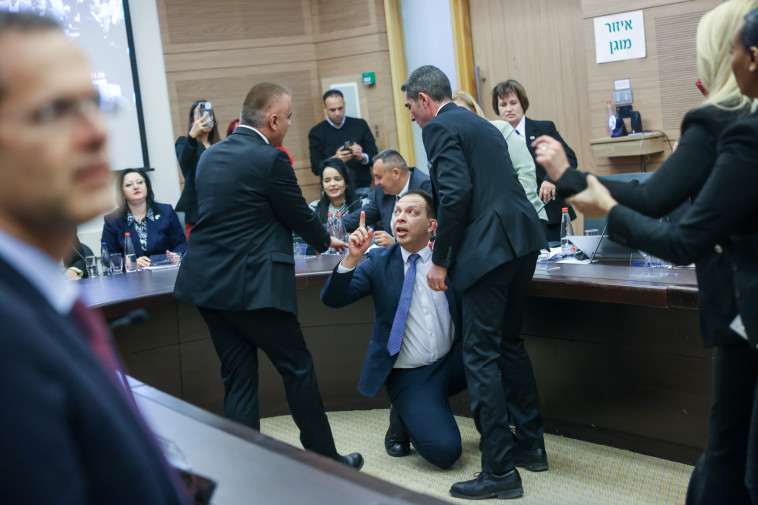 עימות בוועדת החוקה