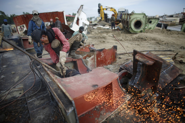 עובדים ללא ציוד מגן בסיסי