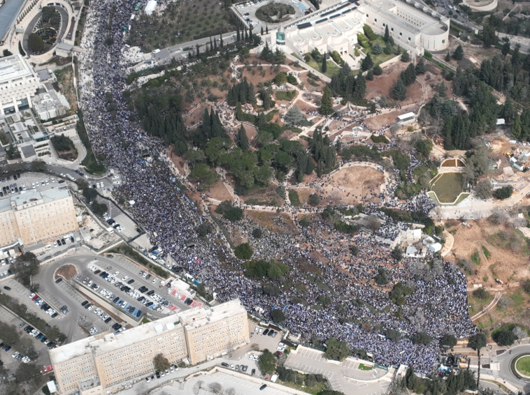 הפגנת הענק נגד הרפורמה בירושלים, צילום רחפן (צילום: חומי פוזנר)