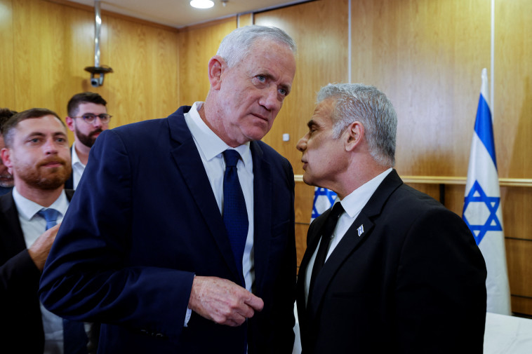 יאיר לפיד, בני גנץ