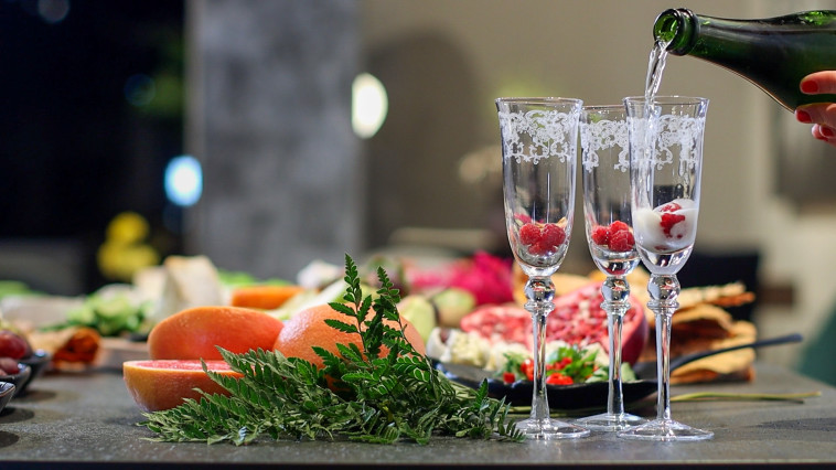 שולחן רומנטי באדיבות השפית והקונדיטורית הילה בידרמן