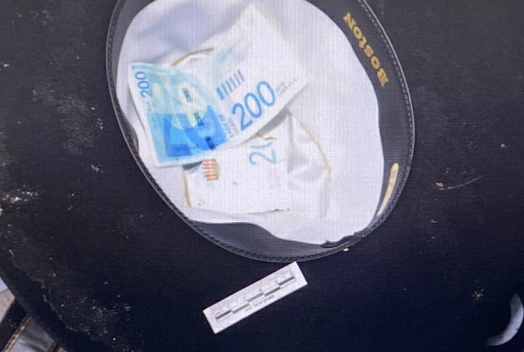 שטרות גנובים שנמצאו אצל החשודים