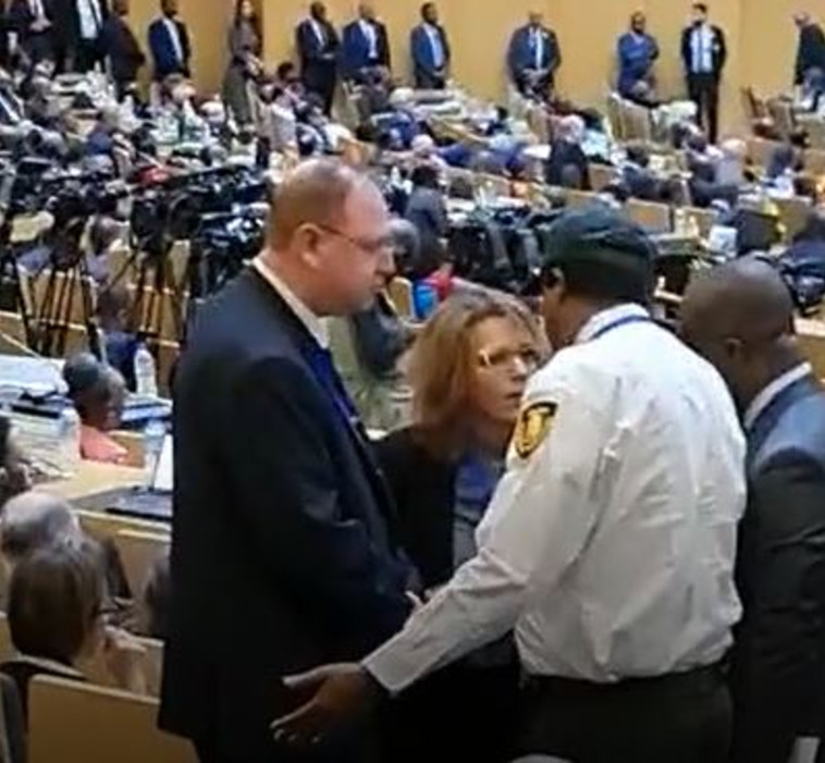 גירוש חברי המשלחת הישראלית מוועידת האיחוד האפריקאי.