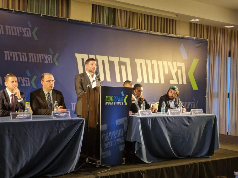 שר האוצר בצלאל סמוטריץ' במהלך הצהרתו 