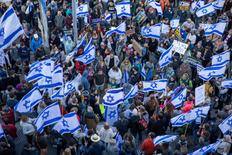 הפגנה נגד הרפורמה בחיפה (צילום: שיר תורם פלאש 90)