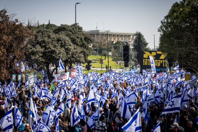 הפגנה נגד הרפורמה בירושלים (צילום: יונתן זינדל, פלאש 90)