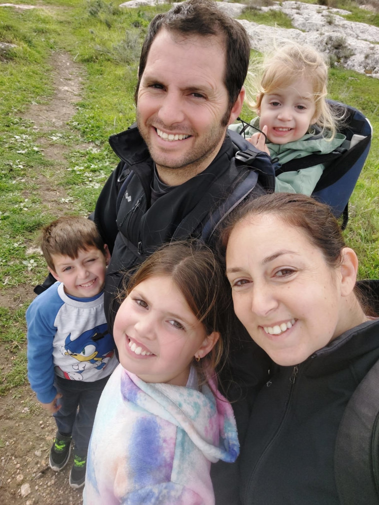 משפחת לביא שמצאה את ידית הנר