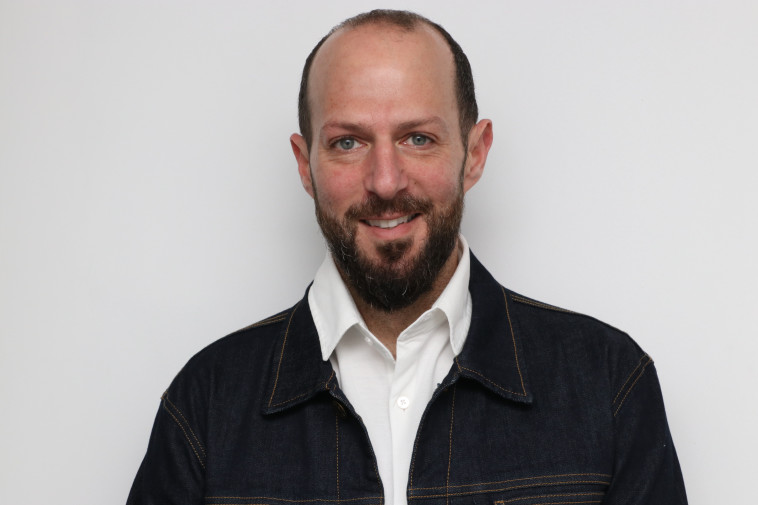 ד''ר אברי רווה, מומחה לכירורגיה פלסטית