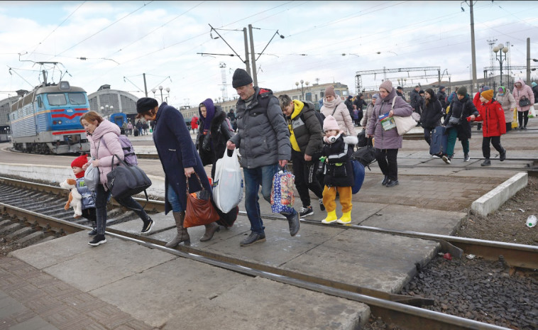 פליטים אוקראיינים (צילום: רויטרס)