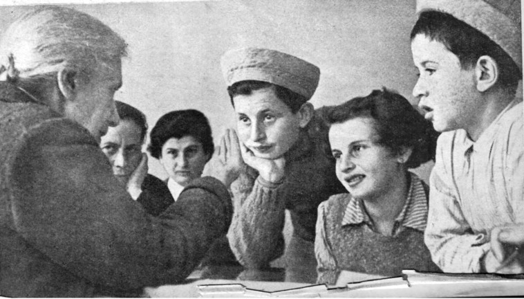 הנרייטה סאלד עם קבוצה מילדי טהראן  (צילום: ויקיפדיה)