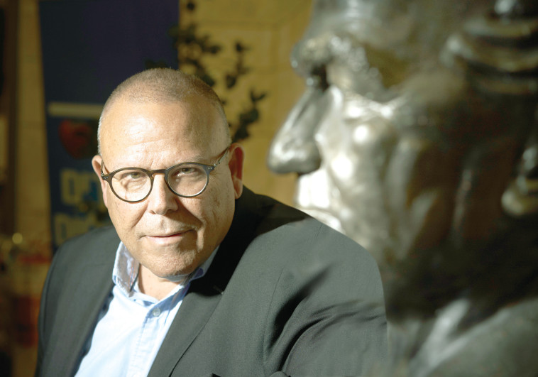 ארנון בר דוד 