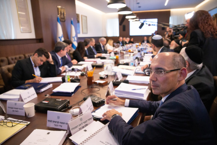 נגיד בנק ישראל פרופ' אמיר ירון בישיבת הממשלה