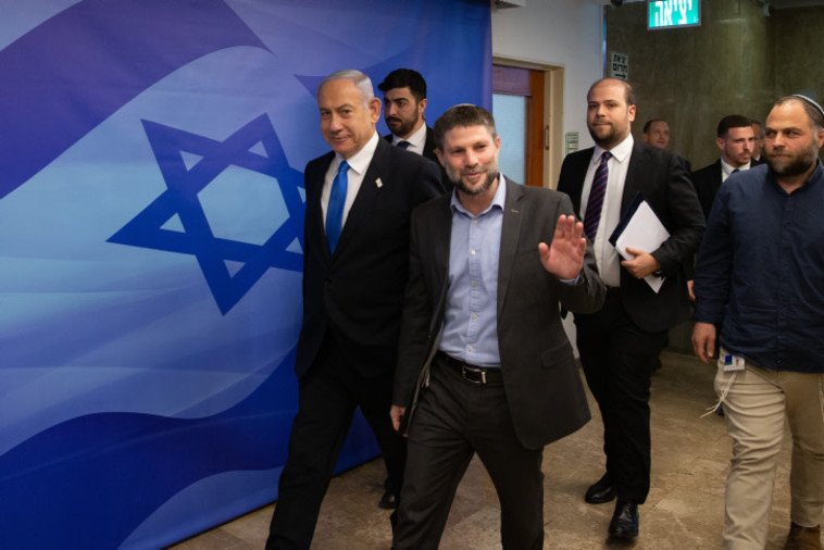 בנימין נתניהו ובצלאל סמוטריץ בכניסה לישיבת הממשלה