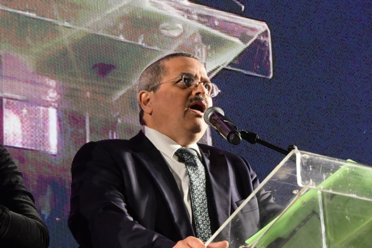 רוני אלשיך בהפגנה