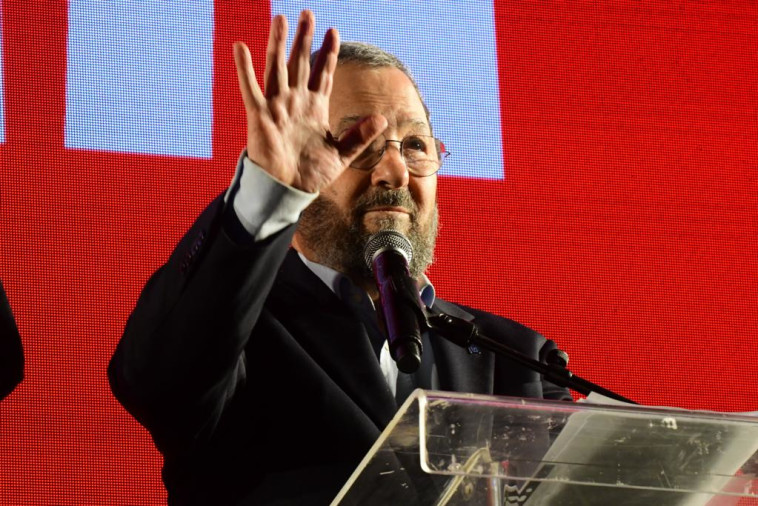 אהוד ברק בהפגנה