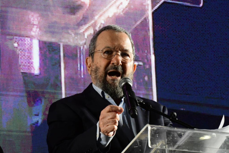 אהוד ברק בהפגנה