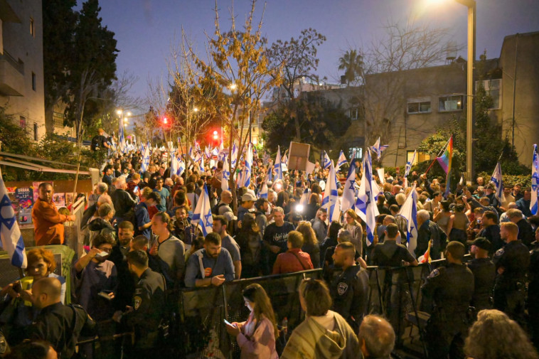 הפגנה נגד הרפורמה ברחוב עזה בירושלים (צילום: בן כהן מגפון ניוז)