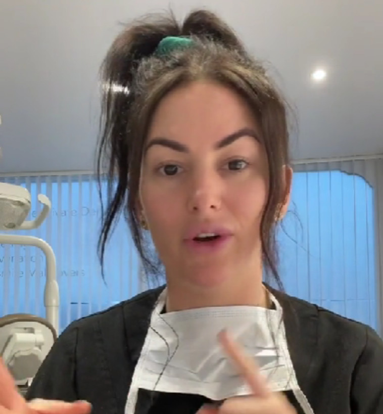 אוקונור, עובדת כשיננית במקצועה