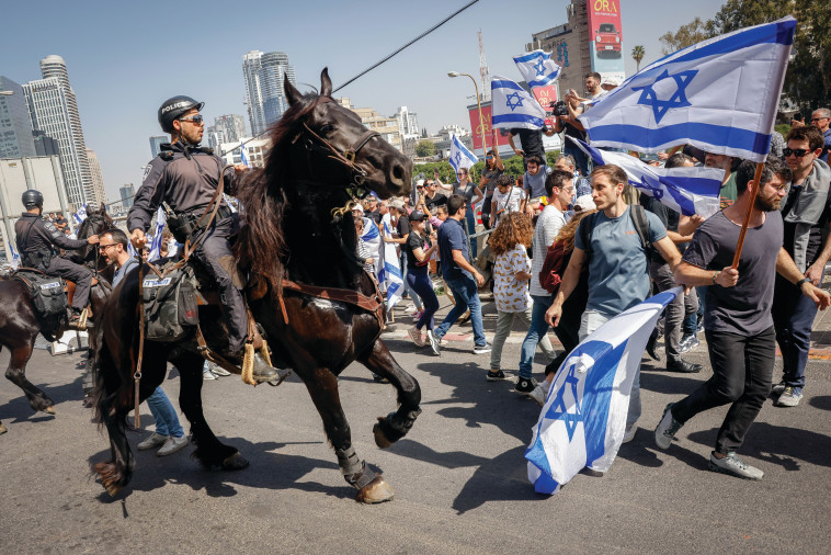 הפגנה בצומת עזריאלי 