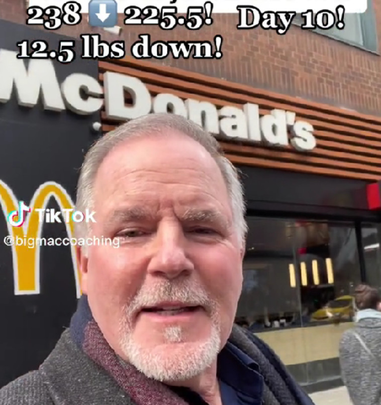 התחייב לאכול רק במקדונלד'ס במשך 100 ימים 