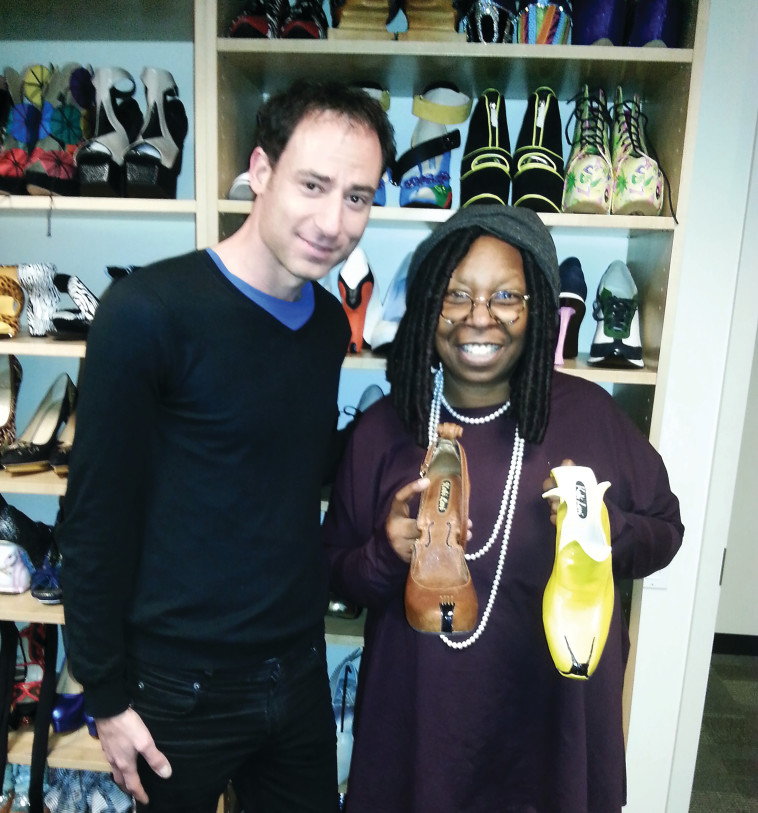 וופי גולדברג וקובי לוי