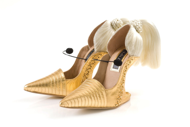 תערוכת 'על נשים ונעליים'