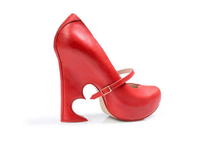 תערוכת 'על נשים ונעליים' בקניון עופר רמת אביב