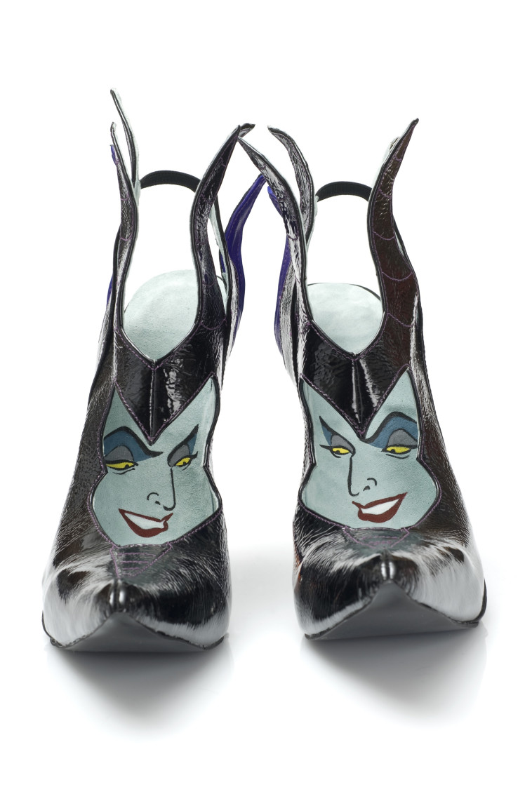 תערוכת 'על נשים ונעליים' בקניון עופר רמת אביב