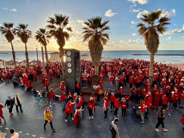 נשים לבושות באדום נגד המהפכה המשפטית