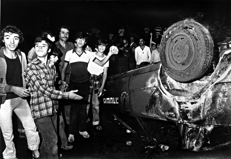 שנת 1979- הפנתרים השחורים שורפים ניידת משטרה