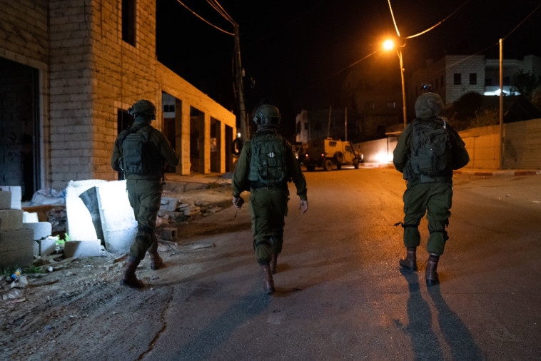 כוחות צה''ל פועלים בשטחים