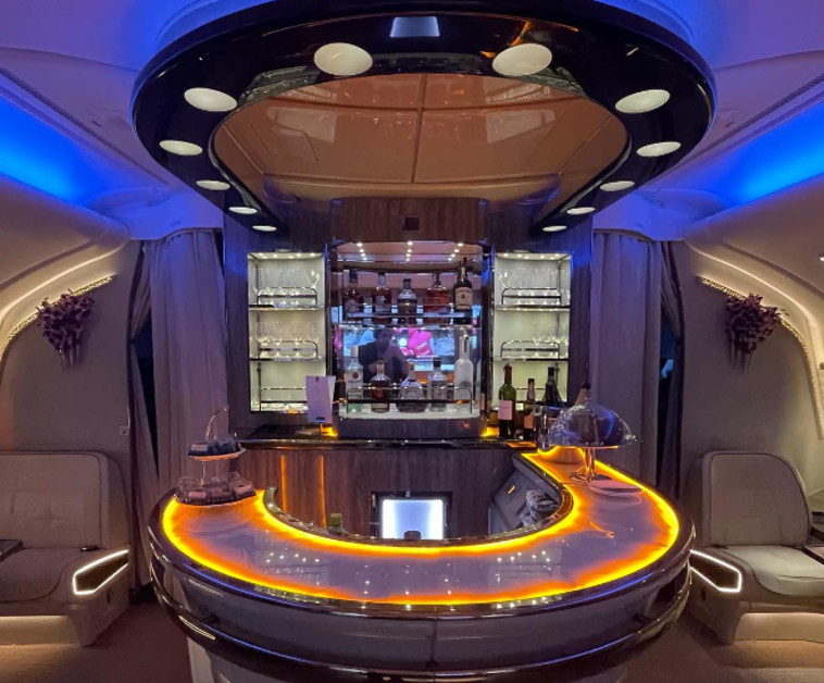 הבר במחלקה הראשונה של אמירייטס