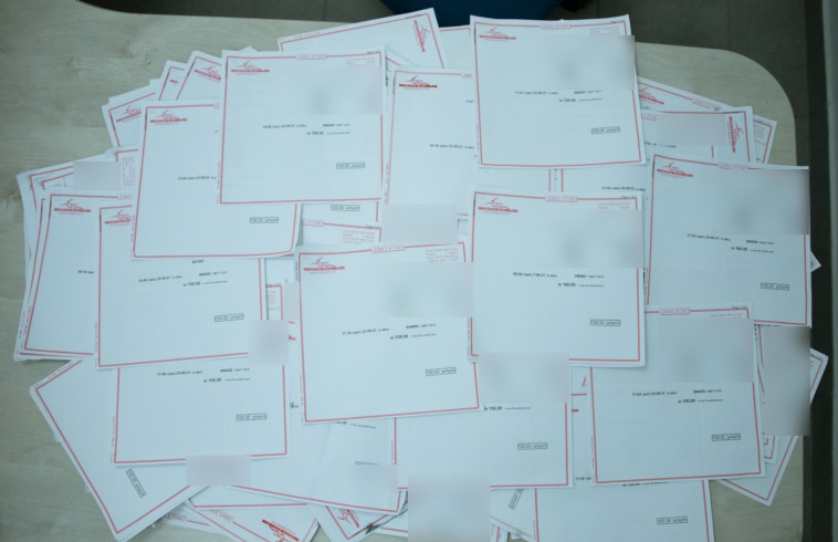 קבלות על תשלומי תשובות הבחינות בארגון ''נביל אל אסמאר''