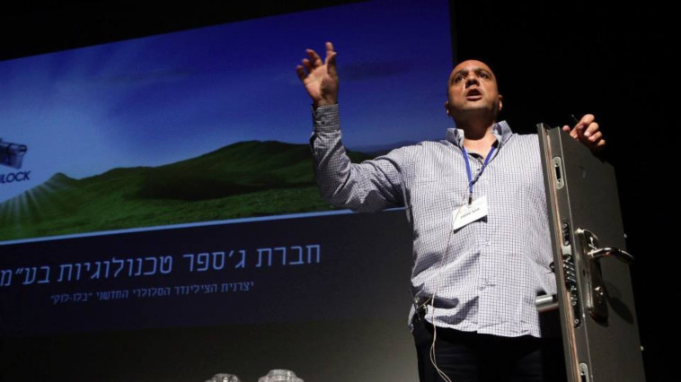 משכונת מצוקה למרצה בתחום המנעולנות 