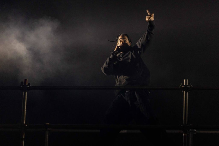 טראוויס סקוט, עלה בשעה 20:35