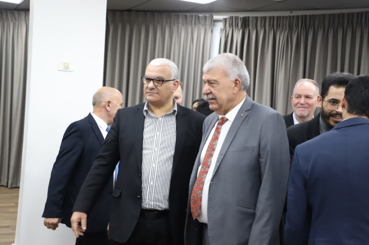 מימין: עבד אל רחים ביוד וד''ר פנחס חליוה