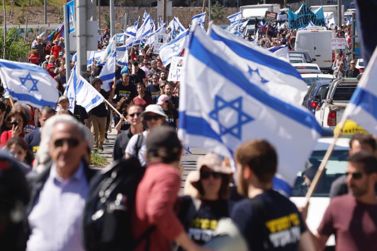 מפגינים נגד הרפורמה המשפטית בירושלים (צילום: מרק ישראל סלם)