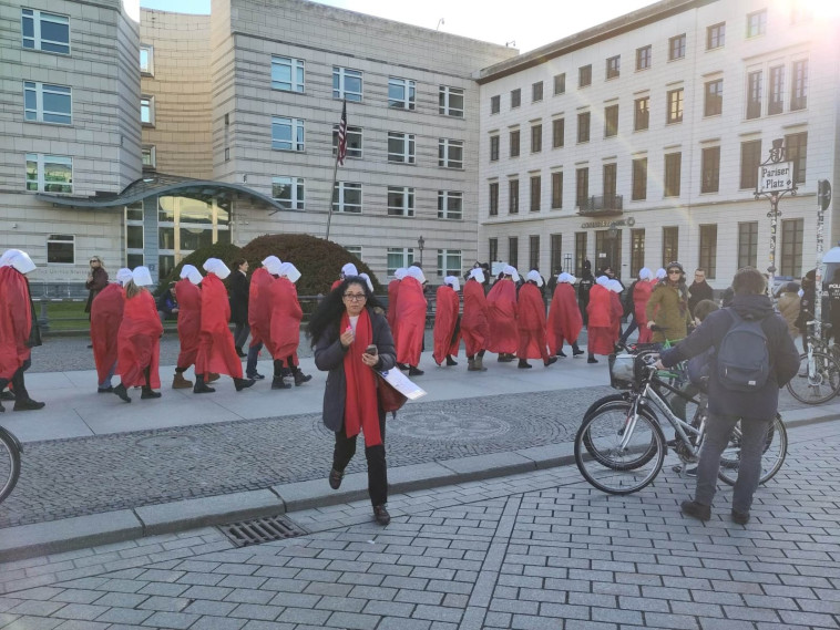 ההפגנה נגד בנימין נתניהו בגרמניה (צילום: Rona G)