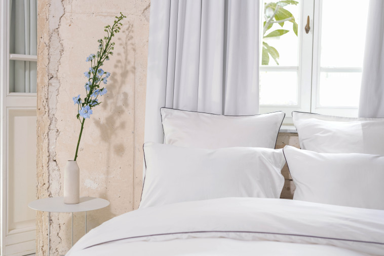 2. ליננז סט קלאסי עם פס אפור כהה. מחיר 949 שח